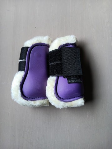 Beenbeschermers paars bont mini