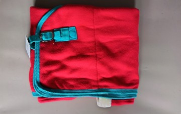 Fleece deken rood 95 boven