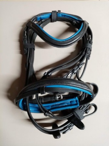 Hoofdstel eenhoorn met blauw onderlegd