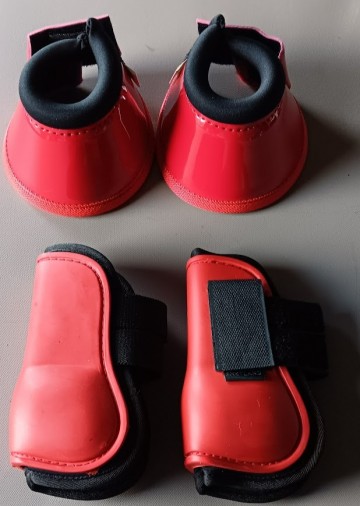 Setje peesbeschermers en springschoen lak rood shetlander