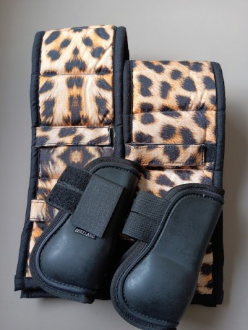 Setje tuigonderlegger panterprint peesjes zwart shetlander